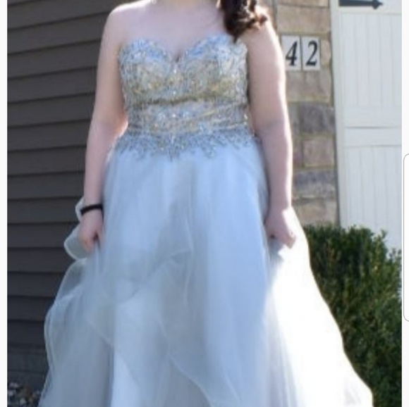 Prom dress - Picture 2 of 2